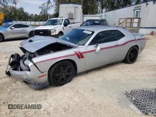 ✅ 2020 Dodge Challenger R/T 50th Anniversary • VIN: 2C3CDZBT0LH184969 • Lot: 46928385. Wystawiony na Copart z przebiegiem 69 220 mil. Bezpłatny archiwum sprzedaży aukcyjnych z USA i szczegółowy raport historii pojazdu na DreamBid. Zdjęcie 1.