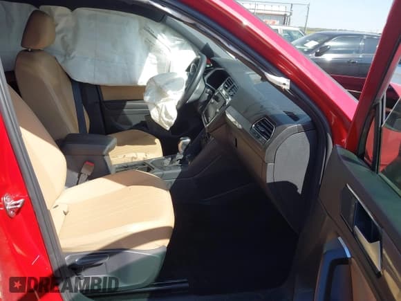 ✅ 2023 Volkswagen Tiguan SE • VIN: 3VVNB7AX6PM130801 • Lot: 43172108. Wystawiony na IAAI z przebiegiem 15 420 mil. Bezpłatny archiwum sprzedaży aukcyjnych z USA i szczegółowy raport historii pojazdu na DreamBid. Zdjęcie 5.