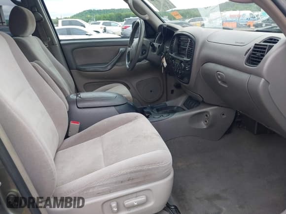 ✅ 2007 Toyota Sequoia SR5 • VIN: 5TDZT34A27S289263 • Lot: 42378528. Listed on IAAI with 311,653 mi. Free auction sales archive from the USA and detailed vehicle history report at DreamBid. Image 5.