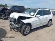 ✅ 2015 Mercedes-Benz GLK 350 • VIN: WDCGG8JB5FG338710 • Лот: 42882858. Опубликован ранее на IAAI с пробегом 118 520 миль. Бесплатный доступ к архиву аукционных продаж из США и подробный отчёт об истории автомобиля на DreamBid. Изображение 2.