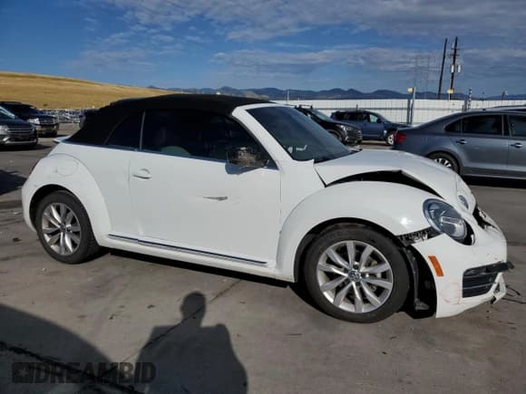 ✅ 2017 Volkswagen Beetle S • VIN: 3VW517AT2HM825130 • Лот: 66038465. Опубликован ранее на Copart с пробегом 130 427 миль. Бесплатный доступ к архиву аукционных продаж из США и подробный отчёт об истории автомобиля на DreamBid. Изображение 4.