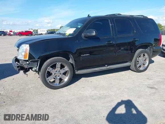 ✅ 2013 GMC Yukon SLE • VIN: 1GKS1AE02DR184982 • Lot: 40993201. Listed on IAAI with 211,987 mi. Free auction sales archive from the USA and detailed vehicle history report at DreamBid. Image 18.