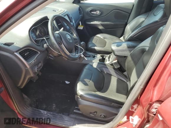 ✅ 2019 Jeep Cherokee Latitude Plus • VIN: 1C4PJLLB7KD485078 • Lot: 86802635. Wystawiony na Copart z przebiegiem 87 099 mil. Bezpłatny archiwum sprzedaży aukcyjnych z USA i szczegółowy raport historii pojazdu na DreamBid. Zdjęcie 7.