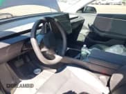 ✅ 2024 Tesla Model 3 • VIN: 5YJ3E1EAXRF729577 • Lot: 43188284. Wystawiony na IAAI z przebiegiem 16 053 mil. Bezpłatny archiwum sprzedaży aukcyjnych z USA i szczegółowy raport historii pojazdu na DreamBid. Zdjęcie 5.