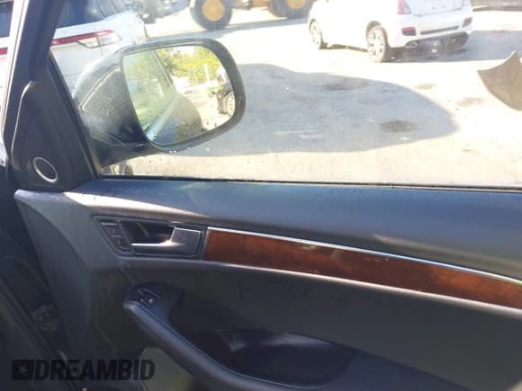 ✅ 2009 Audi Q5 Premium • VIN: WA1KK78R49A021045 • Lot: 43758852. Listed on IAAI with 185,612 mi. Free auction sales archive from the USA and detailed vehicle history report at DreamBid. Image 5.