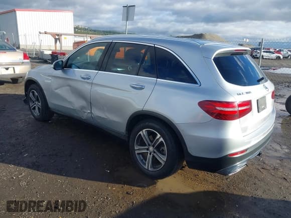 ✅ 2017 Mercedes-Benz GLC 300 • VIN: WDC0G4KB7HF143192 • Lot: 43598977. Wystawiony na IAAI z przebiegiem 117 666 mil. Bezpłatny archiwum sprzedaży aukcyjnych z USA i szczegółowy raport historii pojazdu na DreamBid. Zdjęcie 3.