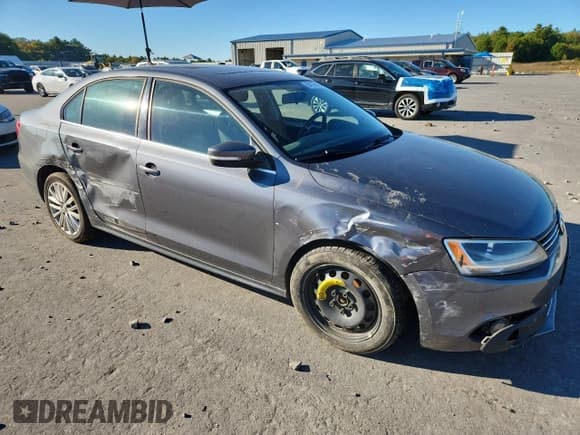 ✅ 2011 Volkswagen Jetta SEL • VIN: 3VWLX7AJ6BM345278 • Lot: 84172695. Listed on Copart with 171,223 mi. Free auction sales archive from the USA and detailed vehicle history report at DreamBid. Image 4.