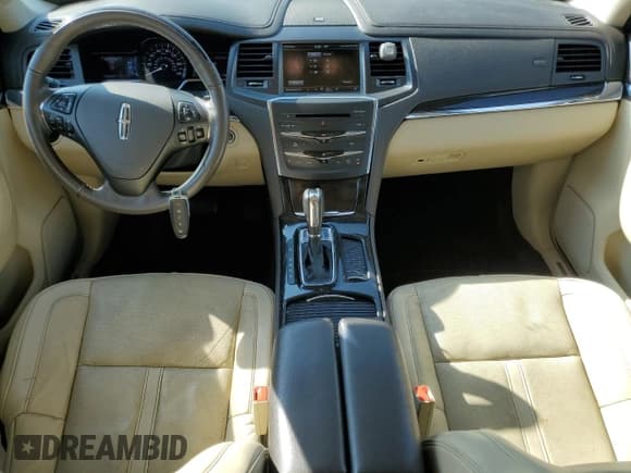 ✅ 2015 Lincoln MKS • VIN: 1LNHL9DK4FG607945 • Lot: 59343945. Wystawiony na Copart z przebiegiem 101 878 mil. Bezpłatny archiwum sprzedaży aukcyjnych z USA i szczegółowy raport historii pojazdu na DreamBid. Zdjęcie 8.