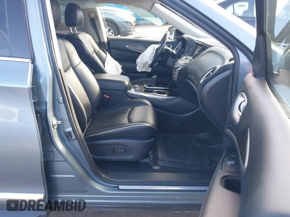 ✅ 2019 Infiniti QX60 Luxe • VIN: 5N1DL0MM4KC557643 • Lot: 43723308. Listed on IAAI with 110,357 mi. Free auction sales archive from the USA and detailed vehicle history report at DreamBid. Image 5.