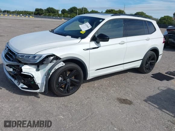 ✅ 2023 Volkswagen Tiguan SE R-Line Black • VIN: 3VVCB7AX0PM090710 • Lot: 41256904. Wystawiony na IAAI z przebiegiem 12 819 mil. Bezpłatny archiwum sprzedaży aukcyjnych z USA i szczegółowy raport historii pojazdu na DreamBid. Zdjęcie 2.