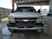 ✅ 2006 Chevrolet Silverado 2500HD Work Truck • VIN: 1GCHC23UX6F139191 • Лот: 42126165. Опубликован ранее на Copart с пробегом 311 668 миль. Бесплатный доступ к архиву аукционных продаж из США и подробный отчёт об истории автомобиля на DreamBid. Изображение 5.