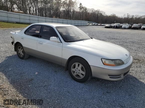 ✅ 1995 Lexus ES 300 • VIN: JT8GK13T8S0107061 • Lot: 49986875. Listed on Copart with 306,343 mi. Free auction sales archive from the USA and detailed vehicle history report at DreamBid. Image 4.