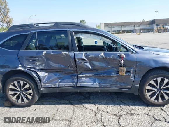✅ 2016 Subaru Outback Limited • VIN: 4S4BSENC4G3309171 • Lot: 42151793. Wystawiony na IAAI z przebiegiem 51 799 mil. Bezpłatny archiwum sprzedaży aukcyjnych z USA i szczegółowy raport historii pojazdu na DreamBid. Zdjęcie 6.