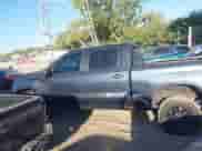 2021 Chevrolet Silverado 1500 Custom Trail Boss z VIN 1GCPYCEF4MZ263535, wystawiony jako IAAI lot #43104326 z przebiegiem 65 435 mil mil oraz . Historia ofert i sprzedaży dostępna na DreamBid. Obrazek 14.