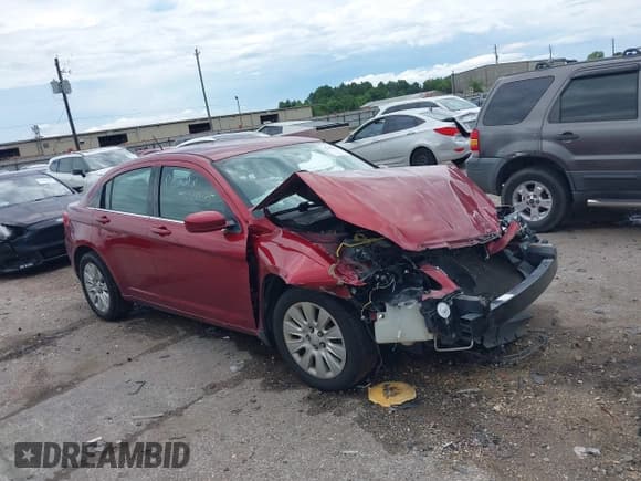 ✅ 2014 Chrysler 200 LX • VIN: 1C3CCBAB0EN123988 • Лот: 42842475. Опубликован ранее на IAAI с пробегом 230 214 миль. Бесплатный доступ к архиву аукционных продаж из США и подробный отчёт об истории автомобиля на DreamBid. Изображение 1.