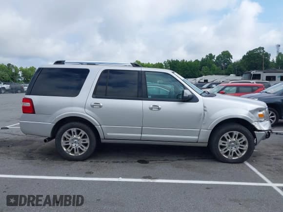 ✅ 2011 Ford Expedition Limited • VIN: 1FMJU1K57BEF06191 • Лот: 42742105. Опубликован ранее на IAAI с пробегом 182 561 миль. Бесплатный доступ к архиву аукционных продаж из США и подробный отчёт об истории автомобиля на DreamBid. Изображение 13.