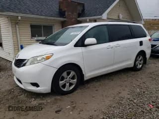 ✅ 2012 Toyota Sienna LE • VIN: 5TDKK3DCXCS203875 • Лот: 93603495. Опубликован ранее на Copart с пробегом 206 712 миль. Бесплатный доступ к архиву аукционных продаж из США и подробный отчёт об истории автомобиля на DreamBid. Изображение 1.