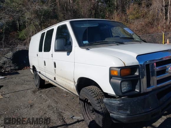 ✅ 2014 Ford Econoline Cargo Commercial • VIN: 1FTNE2EWXEDA15637 • Lot: 43774335. Wystawiony na IAAI z przebiegiem 216 069 mil. Bezpłatny archiwum sprzedaży aukcyjnych z USA i szczegółowy raport historii pojazdu na DreamBid. Zdjęcie 1.