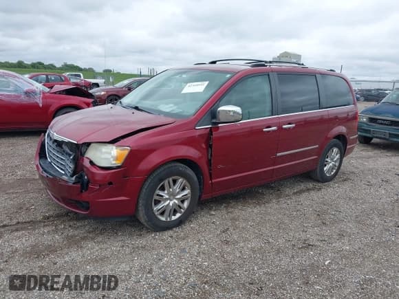 ✅ 2010 Chrysler Town & Country Limited • VIN: 2A4RR7DX7AR366259 • Lot: 42310955. Wystawiony na IAAI z przebiegiem 133 213 mil. Bezpłatny archiwum sprzedaży aukcyjnych z USA i szczegółowy raport historii pojazdu na DreamBid. Zdjęcie 2.