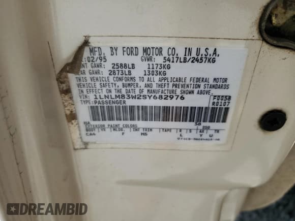 ✅ 1995 Lincoln Town Car Cartier • VIN: 1LNLM83W2SY682976 • Lot: 64985685. Listed on Copart with 225,561 mi. Free auction sales archive from the USA and detailed vehicle history report at DreamBid. Image 12.