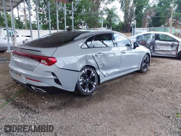 ✅ 2023 Kia K5 GT-Line • VIN: 5XXG64J27PG211919 • Lot: 42845438. Wystawiony na IAAI z przebiegiem 14 475 mil. Bezpłatny archiwum sprzedaży aukcyjnych z USA i szczegółowy raport historii pojazdu na DreamBid. Zdjęcie 4.