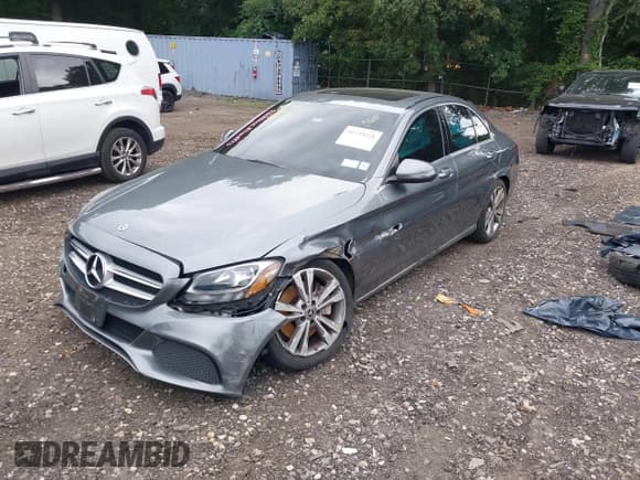 ✅ 2018 Mercedes-Benz C 300 • VIN: 55SWF4KB3JU270016 • Lot: 42739221. Wystawiony na IAAI z przebiegiem 58 669 mil. Bezpłatny archiwum sprzedaży aukcyjnych z USA i szczegółowy raport historii pojazdu na DreamBid. Zdjęcie 17.