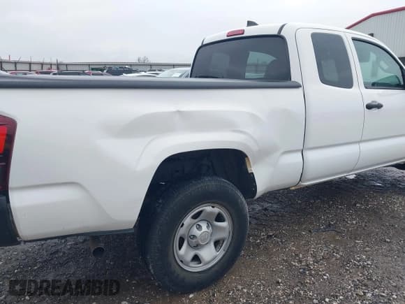 ✅ 2023 Toyota Tacoma SR • VIN: 3TYSX5EN0PT018502 • Lot: 43780263. Wystawiony na IAAI z przebiegiem 71 566 mil. Bezpłatny archiwum sprzedaży aukcyjnych z USA i szczegółowy raport historii pojazdu na DreamBid. Zdjęcie 6.