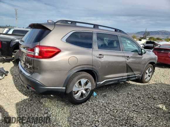 ✅ 2021 Subaru Ascent Premium • VIN: 4S4WMAFD9M3418877 • Lot: 91683775. Listed on Copart with 41,181 mi. Free auction sales archive from the USA and detailed vehicle history report at DreamBid. Image 3.