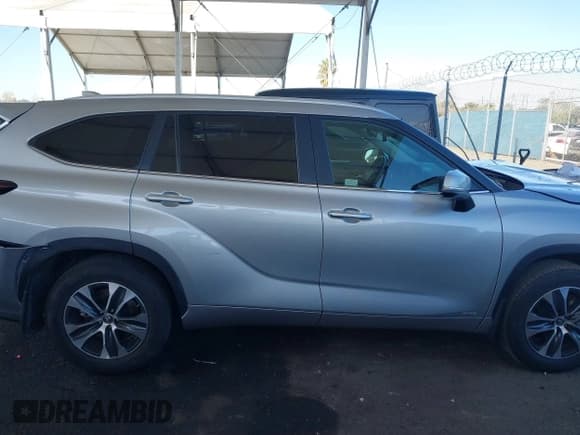 ✅ 2024 Toyota Highlander Hybrid XLE • VIN: 5TDKBRCH3RS143382 • Lot: 41691088. Wystawiony na IAAI z przebiegiem 62 043 mil. Bezpłatny archiwum sprzedaży aukcyjnych z USA i szczegółowy raport historii pojazdu na DreamBid. Zdjęcie 13.