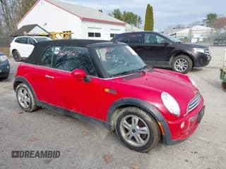✅ 2006 MINI Convertible • VIN: WMWRF33516TG16019 • Lot: 43695127. Wystawiony na IAAI z przebiegiem 158 669 mil. Bezpłatny archiwum sprzedaży aukcyjnych z USA i szczegółowy raport historii pojazdu na DreamBid. Zdjęcie 1.