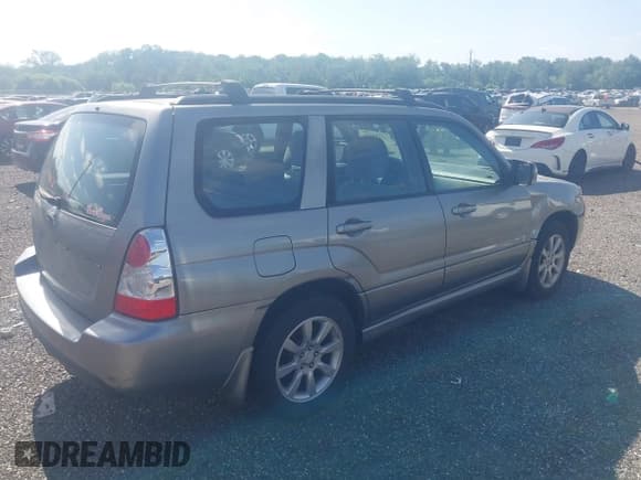 ✅ 2007 Subaru Forester X • VIN: JF1SG65677H740067 • Lot: 42294046. Listed on IAAI with 182,812 mi. Free auction sales archive from the USA and detailed vehicle history report at DreamBid. Image 4.