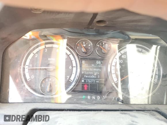 ✅ 2009 Dodge 1500 TRX • VIN: 1D3HV18PX9S770453 • Lot: 58788875. Wystawiony na Copart z przebiegiem 176 277 mil. Bezpłatny archiwum sprzedaży aukcyjnych z USA i szczegółowy raport historii pojazdu na DreamBid. Zdjęcie 9.