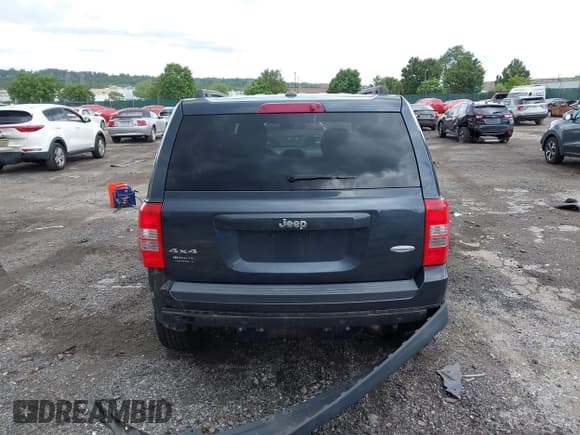 ✅ 2014 Jeep Patriot Latitude • VIN: 1C4NJRFB8ED734403 • Lot: 42347773. Listed on IAAI with 86,164 mi. Free auction sales archive from the USA and detailed vehicle history report at DreamBid. Image 17.