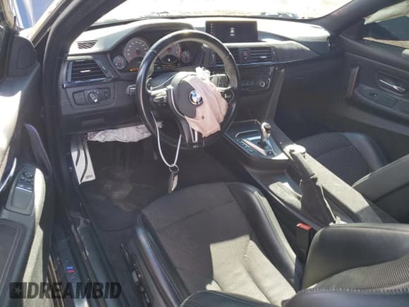 ✅ 2019 BMW M4 CS • VIN: WBS3S7C55KAC09671 • Lot: 44065984. Listed on Copart with 19,219 mi. Free auction sales archive from the USA and detailed vehicle history report at DreamBid. Image 8.