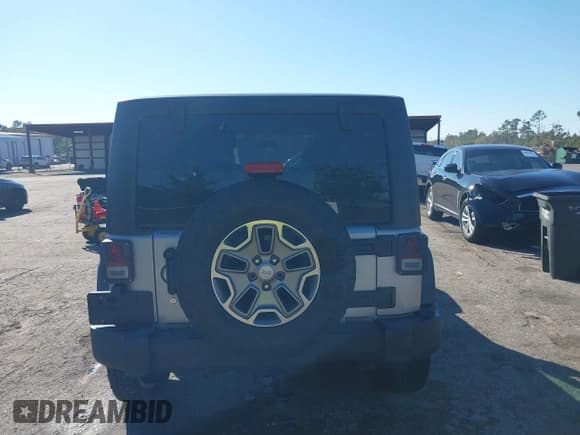 ✅ 2018 Jeep Wrangler Unlimited Rubicon Recon • VIN: 1C4BJWFG8JL848544 • Lot: 43600829. Wystawiony na IAAI z przebiegiem 88 588 mil. Bezpłatny archiwum sprzedaży aukcyjnych z USA i szczegółowy raport historii pojazdu na DreamBid. Zdjęcie 16.