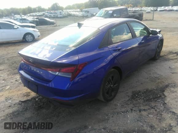 2023 Hyundai Elantra SEL z VIN KMHLM4AG8PU452572, wystawiony jako IAAI lot #43279239 z przebiegiem 51 009 mil mil oraz . Historia ofert i sprzedaży dostępna na DreamBid. Obrazek 4.