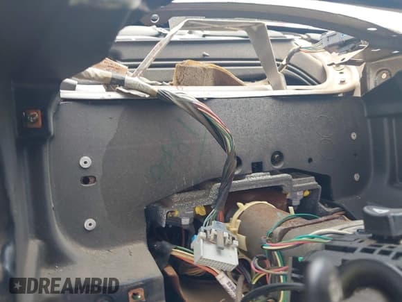 ✅ 2004 Chevrolet Suburban LT • VIN: 3GNGK26U24G303577 • Lot: 42881307. Wystawiony na IAAI z przebiegiem Nie podano. Bezpłatny archiwum sprzedaży aukcyjnych z USA i szczegółowy raport historii pojazdu na DreamBid. Zdjęcie 15.