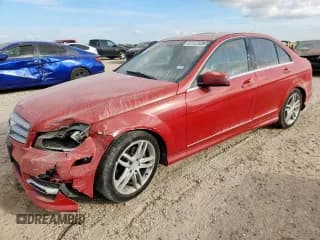 ✅ 2013 Mercedes-Benz C 250 Sport • VIN: WDDGF4HBXDR263873 • Lot: 92122535. Wystawiony na Copart z przebiegiem 114 989 mil. Bezpłatny archiwum sprzedaży aukcyjnych z USA i szczegółowy raport historii pojazdu na DreamBid. Zdjęcie 1.