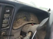 ✅ 2001 Chevrolet Silverado 2500HD LS • VIN: 1GCHK29U71E247907 • Лот: 54567435. Опубликован ранее на Copart с пробегом Не указан. Бесплатный доступ к архиву аукционных продаж из США и подробный отчёт об истории автомобиля на DreamBid. Изображение 9.