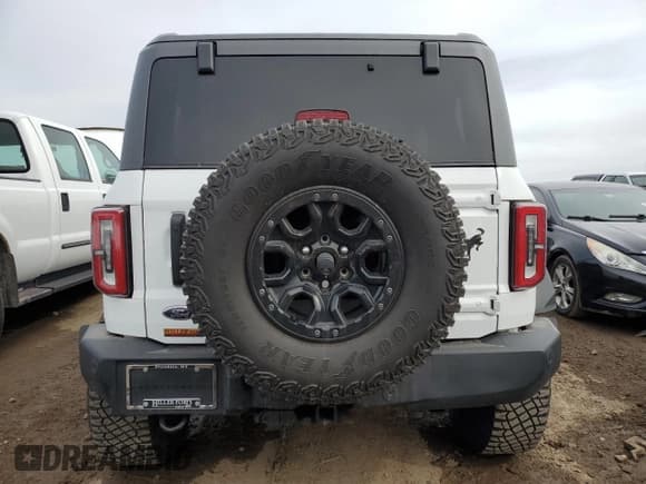 ✅ 2022 Ford Bronco • VIN: 1FMEE5DP8NLA72478 • Lot: 48790165. Wystawiony na Copart z przebiegiem 35 452 mil. Bezpłatny archiwum sprzedaży aukcyjnych z USA i szczegółowy raport historii pojazdu na DreamBid. Zdjęcie 6.