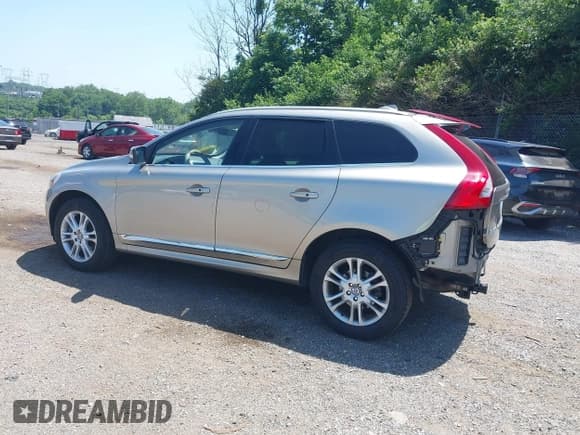 ✅ 2015 Volvo XC60 T5 • VIN: YV4612RK5F2677952 • Лот: 42559645. Опубликован ранее на IAAI с пробегом 89 670 миль. Бесплатный доступ к архиву аукционных продаж из США и подробный отчёт об истории автомобиля на DreamBid. Изображение 3.