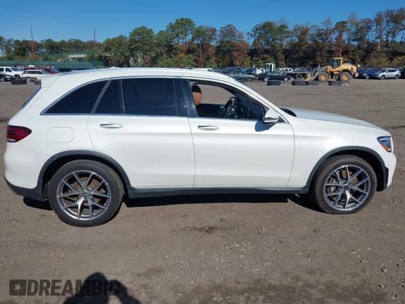 ✅ 2020 Mercedes-Benz GLC 300 • VIN: W1N0G8EB8LF825377 • Lot: 43510969. Wystawiony na IAAI z przebiegiem 64 894 mil. Bezpłatny archiwum sprzedaży aukcyjnych z USA i szczegółowy raport historii pojazdu na DreamBid. Zdjęcie 13.