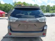 ✅ 2014 Toyota Sienna SE • VIN: 5TDXK3DC8ES443113 • Lot: 42735795. Wystawiony na IAAI z przebiegiem 235 269 mil. Bezpłatny archiwum sprzedaży aukcyjnych z USA i szczegółowy raport historii pojazdu na DreamBid. Zdjęcie 17.