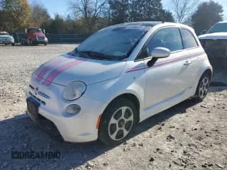 ✅ 2015 FIAT 500e • VIN: 3C3CFFGE8FT555438 • Lot: 92285045. Wystawiony na Copart z przebiegiem 57 930 mil. Bezpłatny archiwum sprzedaży aukcyjnych z USA i szczegółowy raport historii pojazdu na DreamBid. Zdjęcie 1.