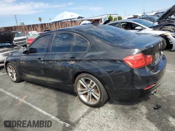 ✅ 2012 BMW 3 Series 328i • VIN: WBA3C1C5XCF433857 • Лот: 82010455. Опубликован ранее на Copart с пробегом 85 971 миль. Бесплатный доступ к архиву аукционных продаж из США и подробный отчёт об истории автомобиля на DreamBid. Изображение 2.