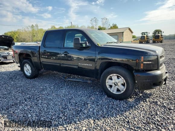 ✅ 2011 Chevrolet Silverado 1500 LT • VIN: 3GCPKSE34BG166401 • Lot: 81984535. Listed on Copart with 284,439 mi. Free auction sales archive from the USA and detailed vehicle history report at DreamBid. Image 4.