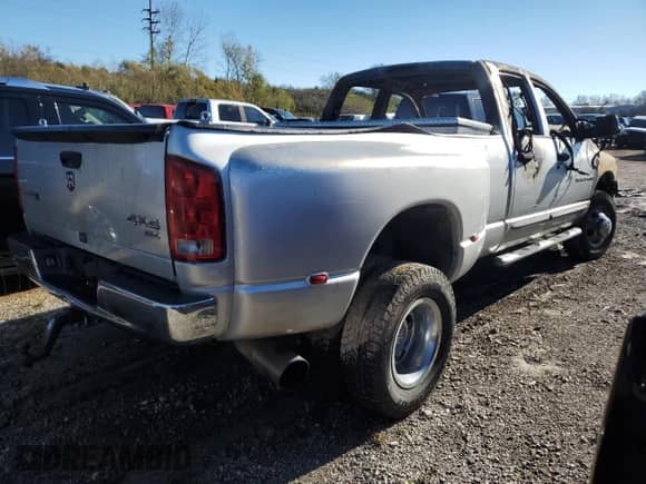 2005 Dodge 3500 SLT z VIN 3D7MS48CX5G829622, wystawiony jako Copart lot #79183874 z przebiegiem Nie podano mil oraz Nie do naprawy • Non repairable. Historia ofert i sprzedaży dostępna na DreamBid. Obrazek 3.