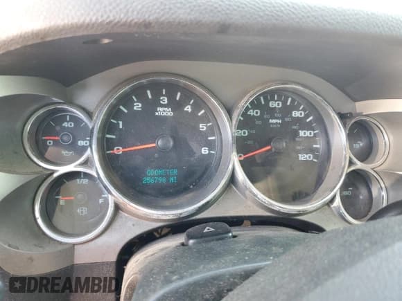 ✅ 2010 Chevrolet Silverado 1500 • VIN: 1GCSCSE29AZ252168 • Лот: 53297045. Опубликован ранее на Copart с пробегом 256 798 миль. Бесплатный доступ к архиву аукционных продаж из США и подробный отчёт об истории автомобиля на DreamBid. Изображение 9.