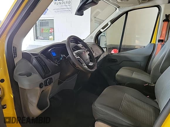 ✅ 2019 Ford Transit • VIN: 1FTYR3XM7KKA78317 • Lot: 43930322. Wystawiony na IAAI z przebiegiem 140 908 mil. Bezpłatny archiwum sprzedaży aukcyjnych z USA i szczegółowy raport historii pojazdu na DreamBid. Zdjęcie 17.