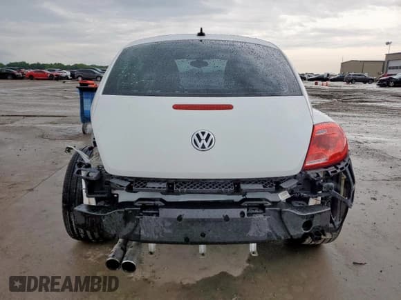 ✅ 2014 Volkswagen Beetle 1.8T • VIN: 3VWJ17AT5EM652990 • Lot: 60094715. Wystawiony na Copart z przebiegiem 109 911 mil. Bezpłatny archiwum sprzedaży aukcyjnych z USA i szczegółowy raport historii pojazdu na DreamBid. Zdjęcie 6.